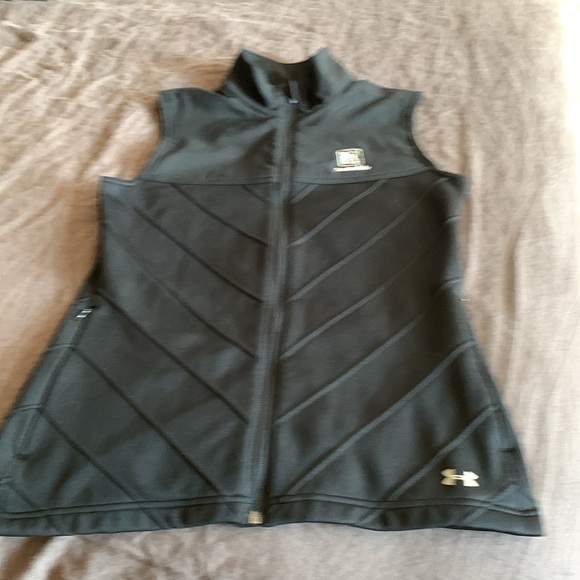 Scotsdale Underarmor golf vest. Black and fits long. 2 side zippers. - Picture 8 of 8